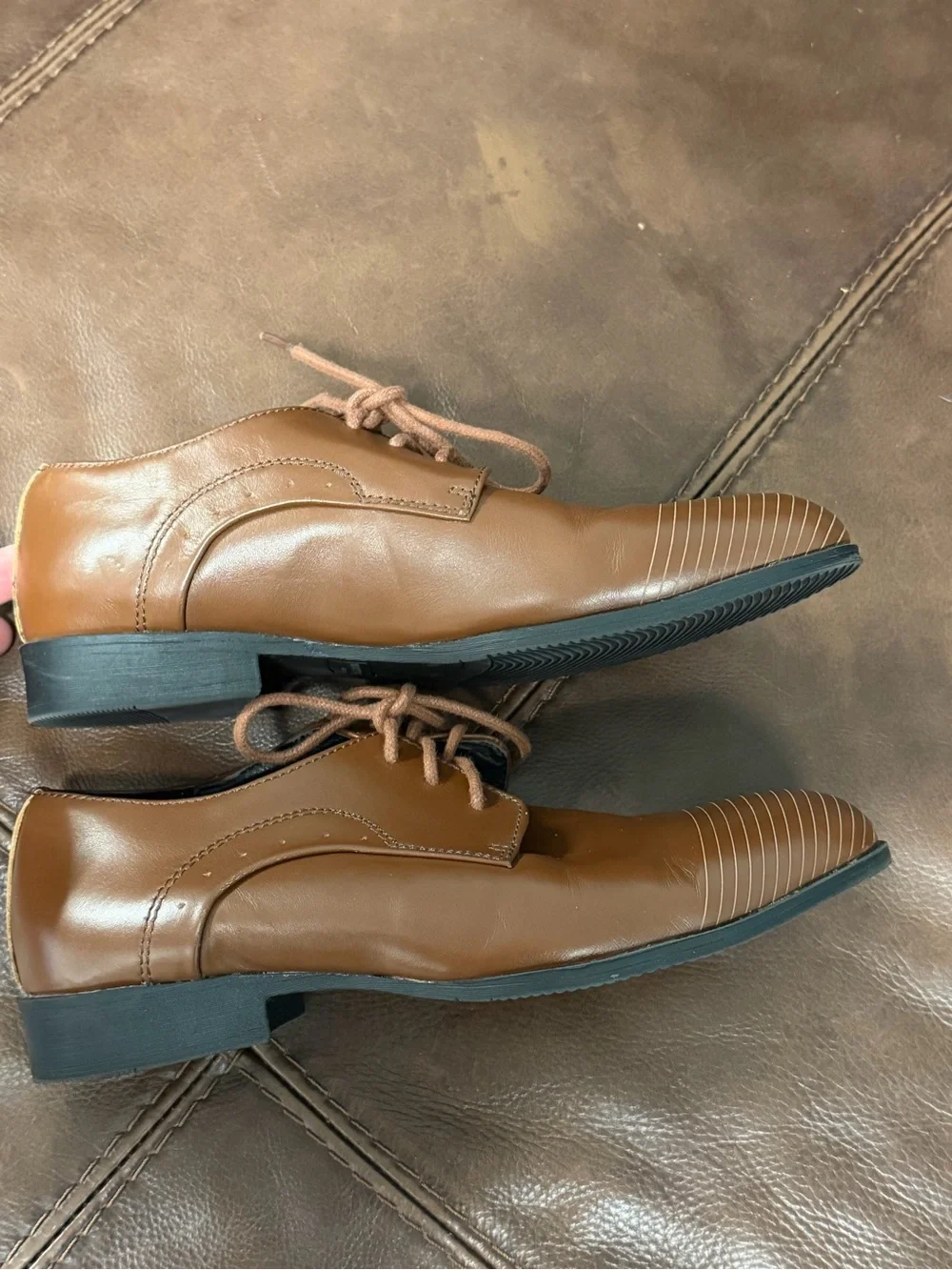 Kenneth Cole Men's Tan Leather Lace-Up Oxfords. it says US5.5,more like 8-9  117